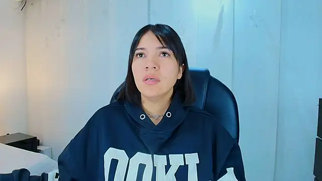 Snapshot of lina_bedoya_ chatting on 11-28-25, 11:35 lina bedoya online show from 11-28-25, 11:35