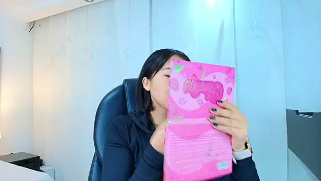 Snapshot of lina_bedoya_ chatting on 11-29-25, 11:35 lina bedoya online show from 11-29-25, 11:35