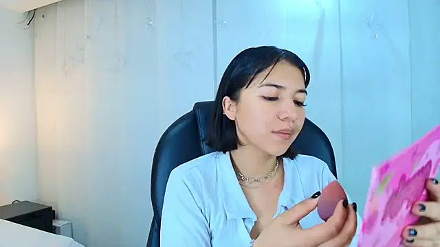 Snapshot of lina_bedoya_ chatting on 12-03-25, 11:30 lina bedoya online show from 12-03-25, 11:30