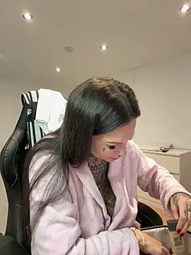 Snapshot of AileenInkOfficial chatting on 01-08-25, 01:20 AileenInkOfficial online show from 01-08-25, 01:20