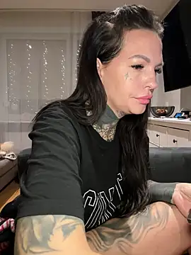 Snapshot of AileenInkOfficial chatting on 01-17-25, 03:12 AileenInkOfficial online show from 01-17-25, 03:12