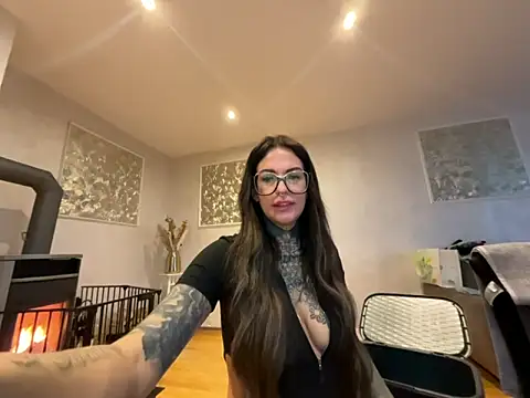 Snapshot of AileenInkOfficial chatting on 02-28-25, 07:05 AileenInkOfficial online show from 02-28-25, 07:05
