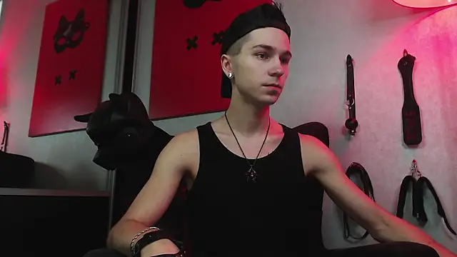 Joseph  Quinn online show from 02-01-25, 11:21