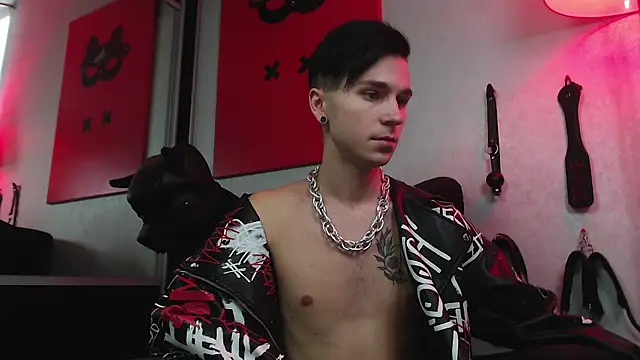 Joseph  Quinn online show from 02-03-25, 11:09