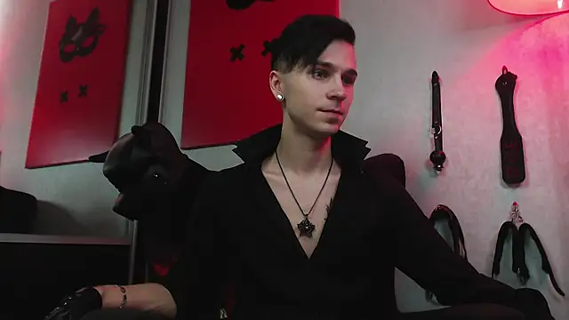 Joseph  Quinn online show from 02-04-25, 11:05