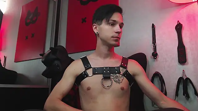 Joseph  Quinn online show from 02-24-25, 08:17