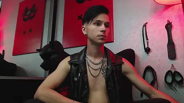 Joseph  Quinn online show from 03-06-25, 11:58