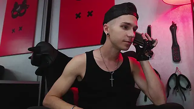 Joseph  Quinn online show from 03-08-25, 09:50