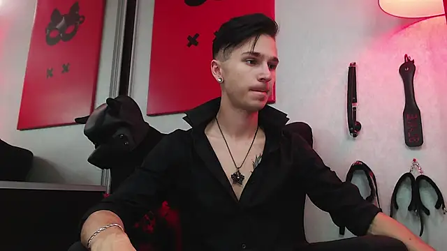 Joseph  Quinn online show from 03-17-25, 09:55