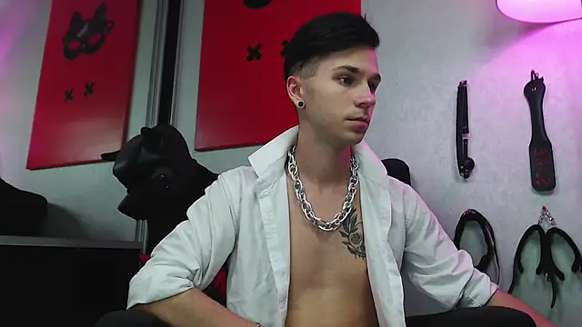 Joseph  Quinn online show from 03-18-25, 11:08