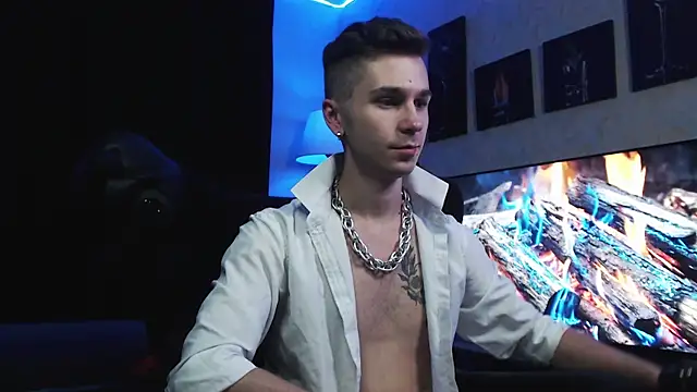 Joseph  Quinn online show from 09-08-25, 04:50