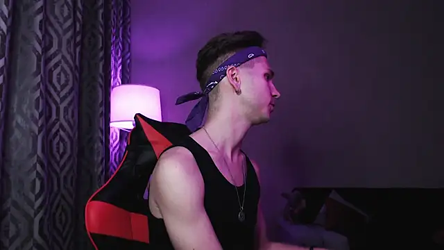 Joseph  Quinn online show from 10-15-25, 05:13