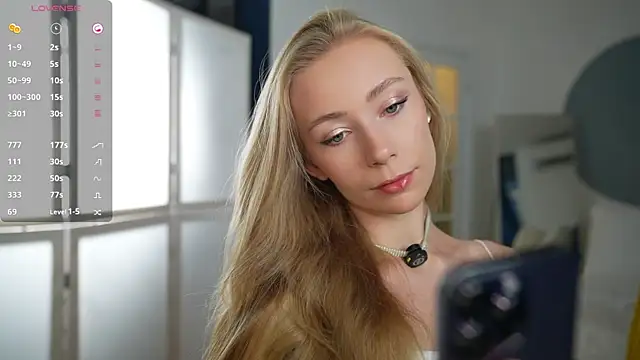Snapshot of Vika54784 chatting on 02-16-25, 04:09 Vika54784 online show from 02-16-25, 04:09