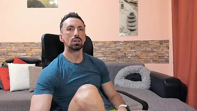 HotHunkTrainer online show from 06-18-26, 08:25