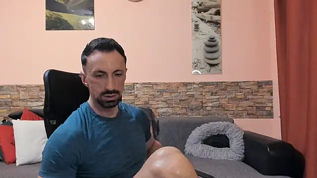 HotHunkTrainer online show from 06-18-26, 09:25