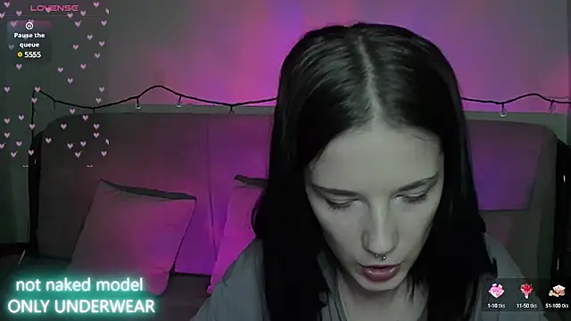 Snapshot of Miya_Dream_UKR chatting on 12-19-24, 01:07 Miya Dream UKR online show from 12-19-24, 01:07