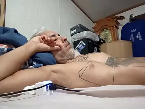 Snapshot of Xoc8_ chatting on 10-22-25, 02:56 Xoc8  online show from 10-22-25, 02:56