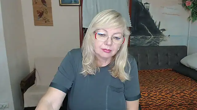 EvelynLoveShy online show from 11-28-25, 07:49