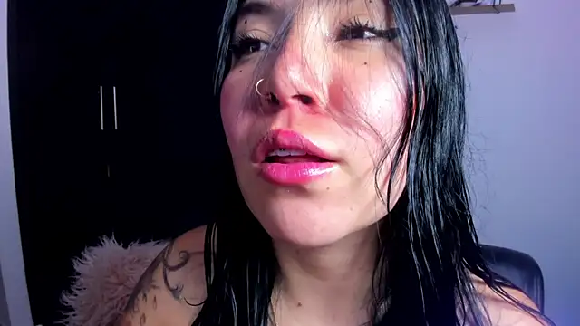 Snapshot of AilynRed chatting on 01-07-25, 01:17 AilynRed online show from 01-07-25, 01:17