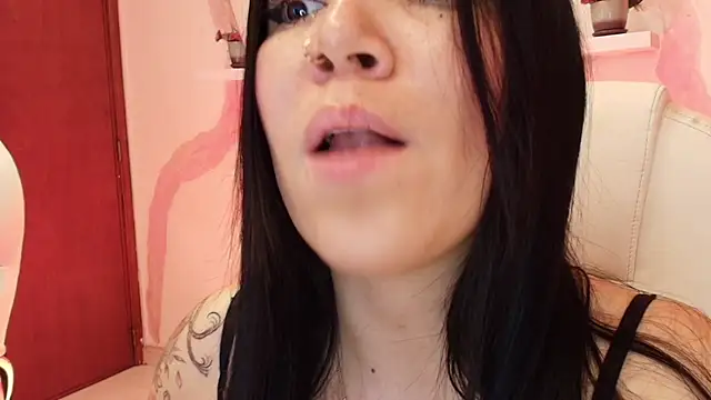 Snapshot of AilynRed chatting on 02-21-25, 04:40 AilynRed online show from 02-21-25, 04:40