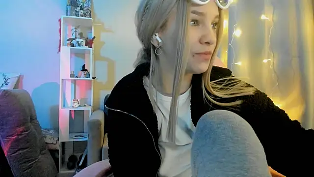 Ledy WWWII online show from 12-12-24, 04:10