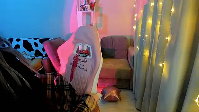 Ledy WWWII online show from 12-13-24, 04:38