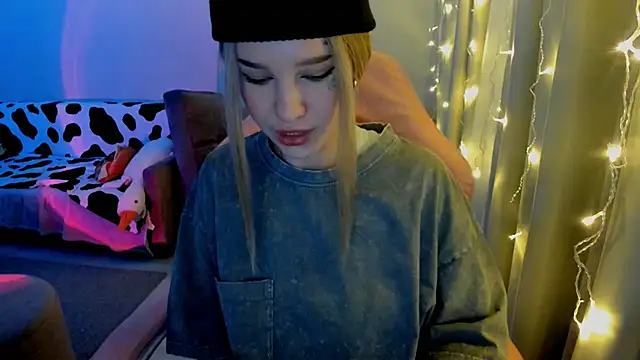 Ledy WWWII online show from 12-19-24, 05:29