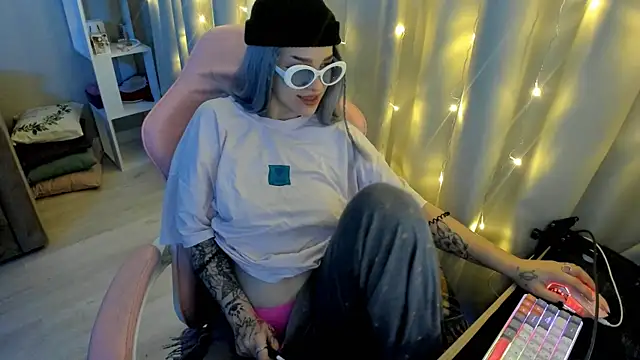 Ledy WWWII online show from 01-28-25, 04:41