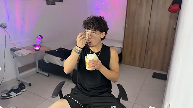 Kisan Smith online show from 11-11-25, 01:49