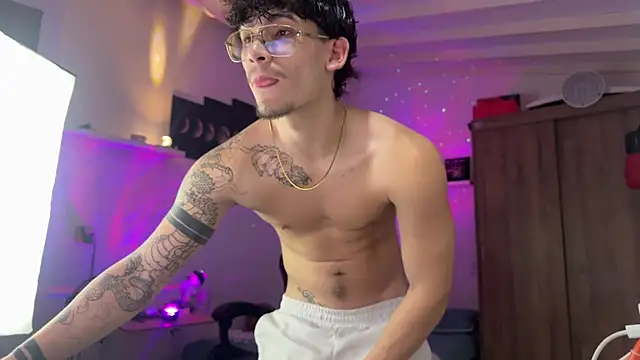 Kisan Smith online show from 04-13-26, 03:23