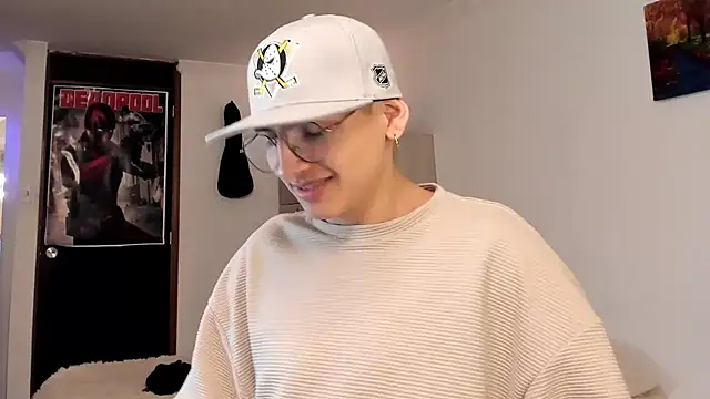 a lejandro 0 8 online show from 12-22-24, 11:09