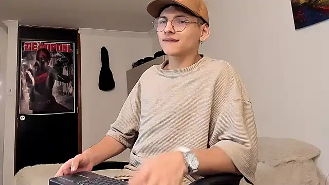 a lejandro 0 8 online show from 12-24-24, 09:39