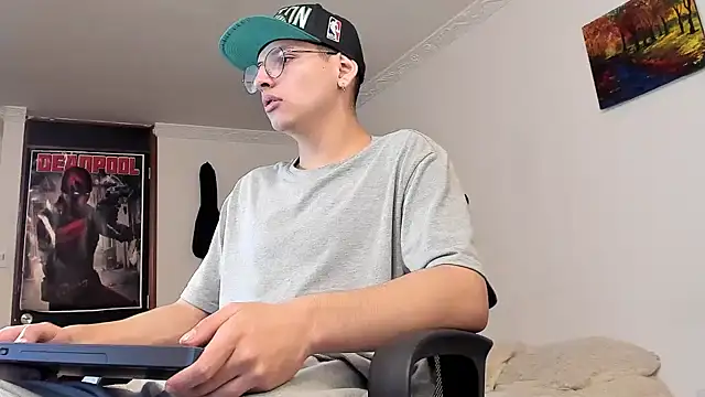 a lejandro 0 8 online show from 12-26-24, 02:12