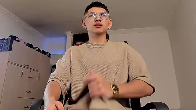 a lejandro 0 8 online show from 01-21-25, 10:19