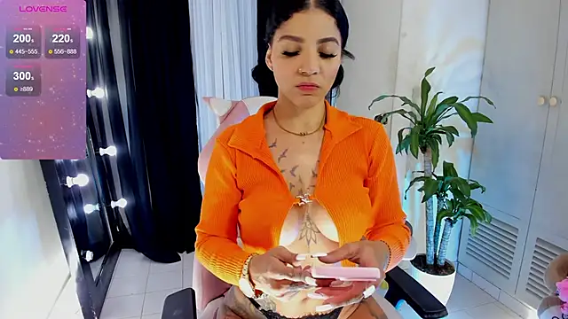 EmmaRusellx online show from 10-28-25, 01:09