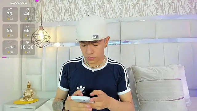 Snapshot of 1m_Joel chatting on 10-05-25, 04:22 1m Joel online show from 10-05-25, 04:22