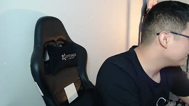 Plug Control online show from 02-12-26, 06:36