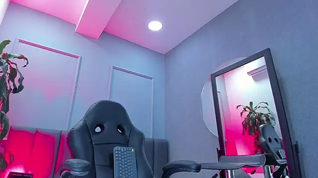 Elisa castrillon online show from 11-28-25, 08:44