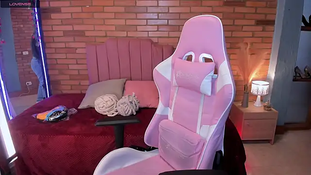 Amy joones online show from 06-21-26, 11:35