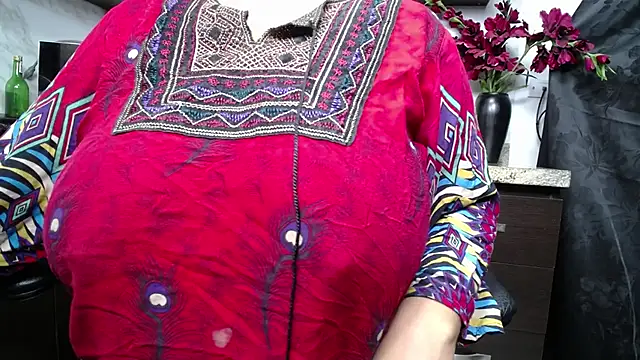 Snapshot of kalpanaaishaa chatting on 02-25-25, 10:15 kalpanaaishaa online show from 02-25-25, 10:15