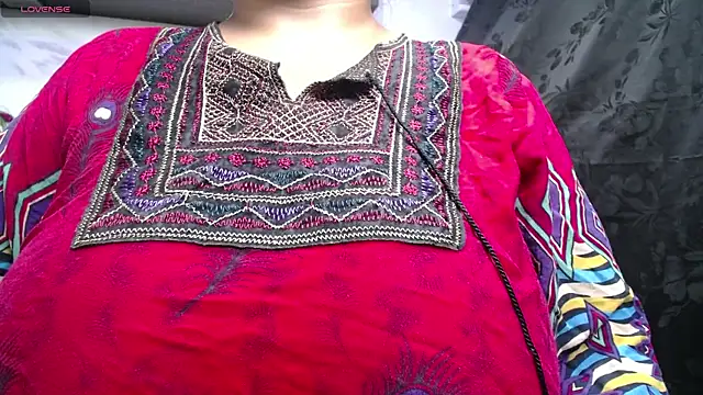 Snapshot of kalpanaaishaa chatting on 03-19-25, 10:11 kalpanaaishaa online show from 03-19-25, 10:11