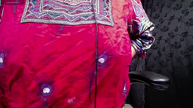 Snapshot of kalpanaaishaa chatting on 11-21-25, 10:14 kalpanaaishaa online show from 11-21-25, 10:14