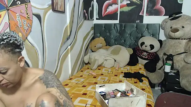 manzanahot9 online show from 11-18-25, 10:41