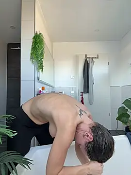 AnnikaRose online show from 03-04-25, 10:13