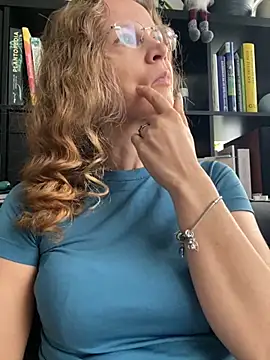 AnnikaRose online show from 10-01-25, 06:19