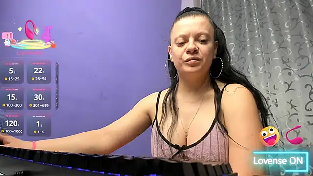 AdriannaLily online show from 05-08-26, 04:34