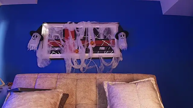 Snapshot of liccy_hall chatting on 10-31-25, 11:44 liccy hall online show from 10-31-25, 11:44