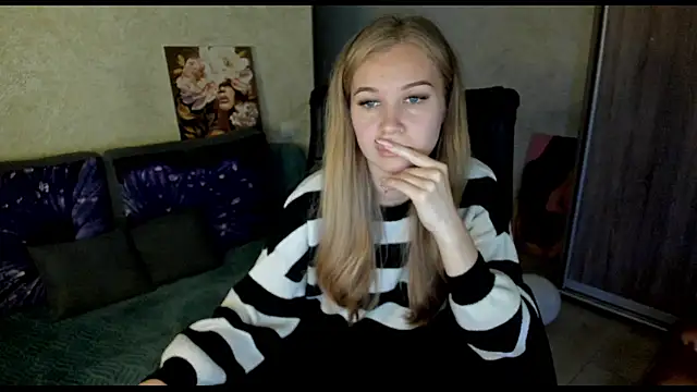  NigoNika online show from 11-16-25, 12:44