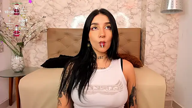 Leiaa  online show from 12-21-24, 05:25