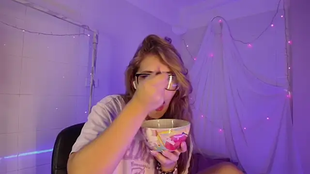 Giia paiige18 online show from 12-18-25, 02:06